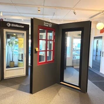 Fönster och fönsterdörr i montrar från Elitfönster och Svenska Fönster