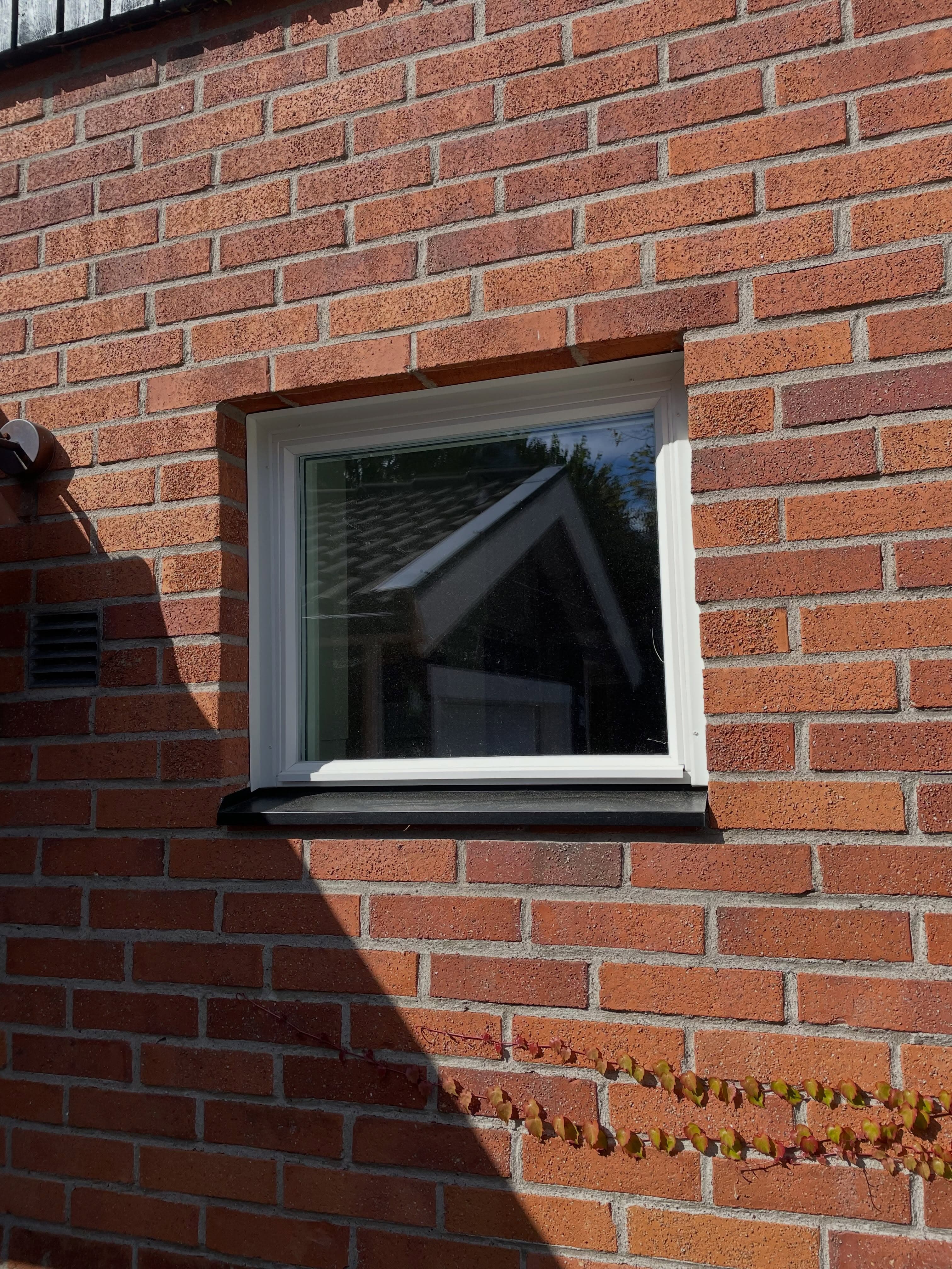 Ljudfönster mot en trafikerad väg — bild 6 av 10 från jobbet